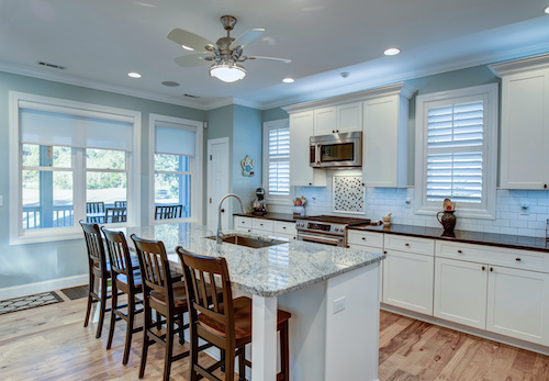 Contractors help you avoid mistakes during your kitchen renovation.