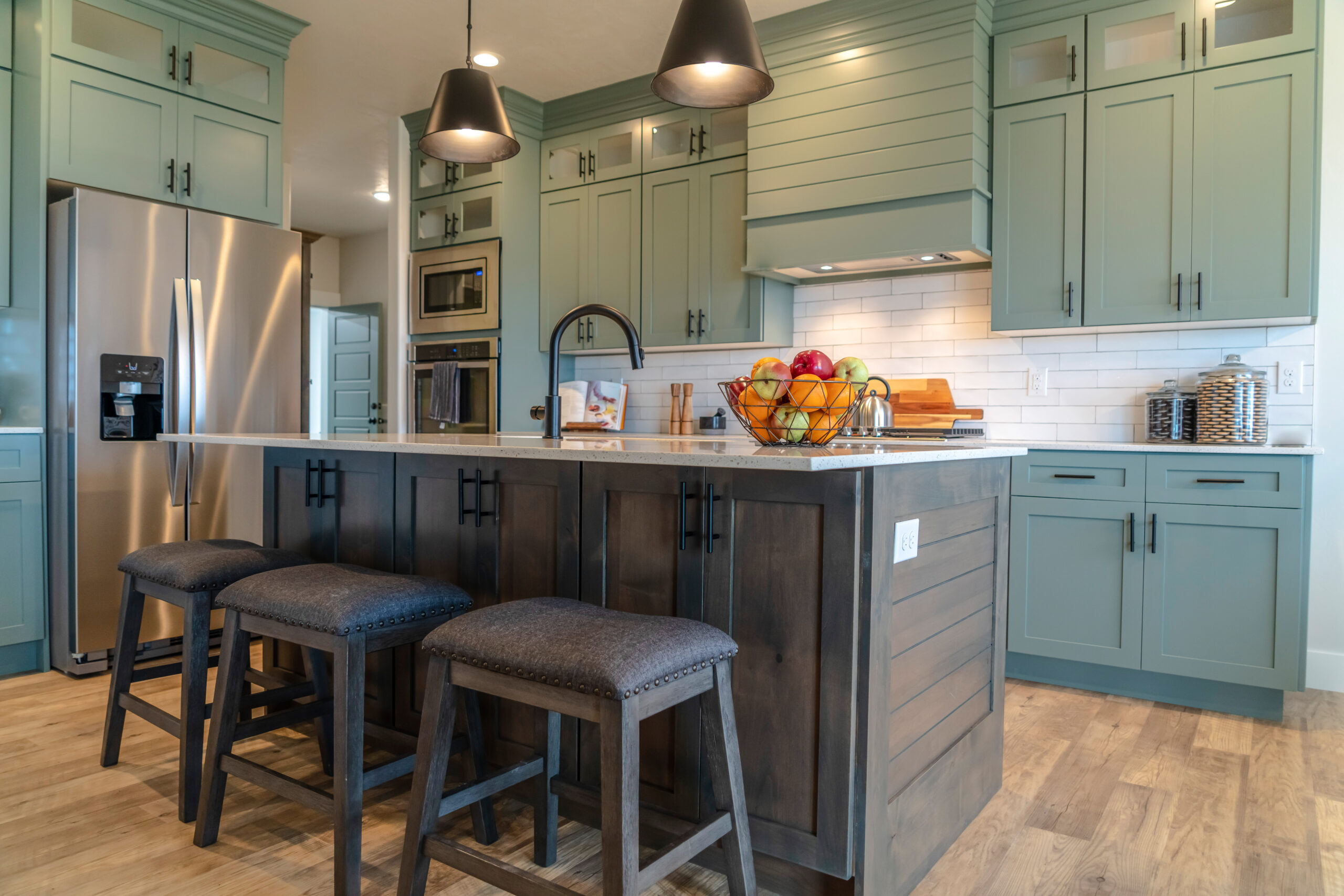 A kitchen remodel can bring color to your kitchen.